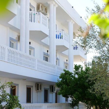 Vila Unique Aparthotel Ksamil Ngoại thất bức ảnh