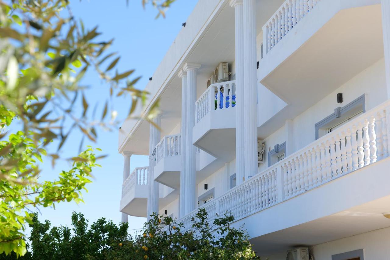 Vila Unique Aparthotel Ksamil Ngoại thất bức ảnh