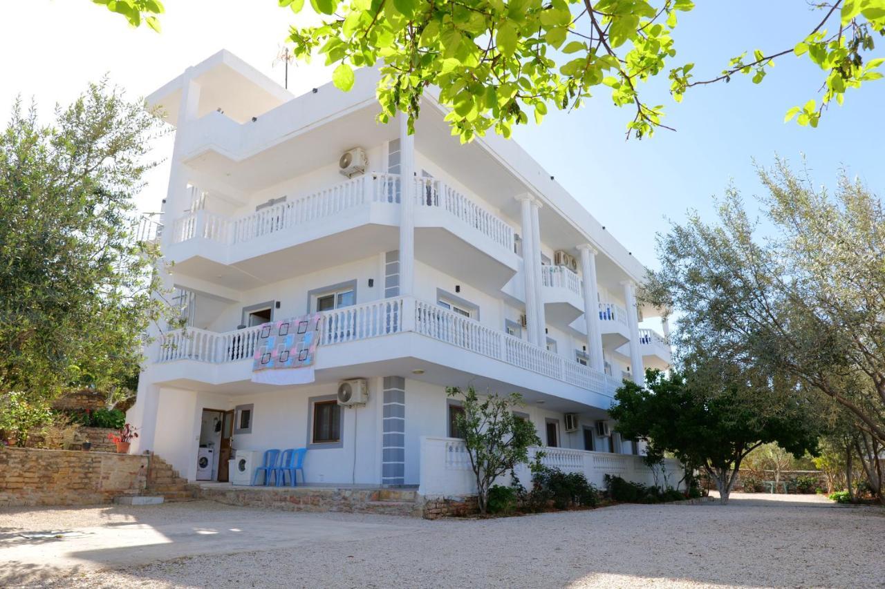 Vila Unique Aparthotel Ksamil Ngoại thất bức ảnh