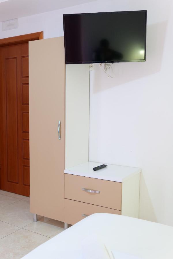 Vila Unique Aparthotel Ksamil Ngoại thất bức ảnh