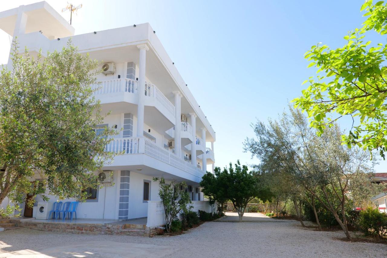 Vila Unique Aparthotel Ksamil Ngoại thất bức ảnh