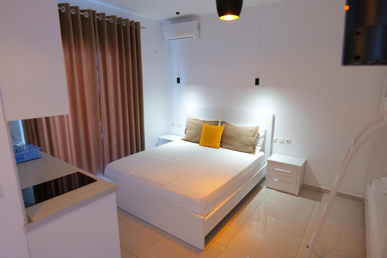 Vila Unique Aparthotel Ksamil Ngoại thất bức ảnh