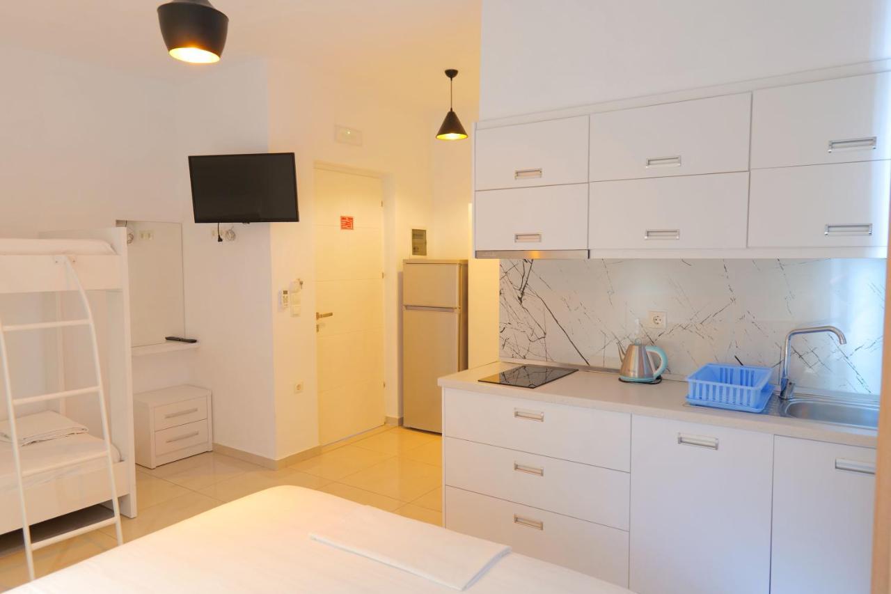 Vila Unique Aparthotel Ksamil Ngoại thất bức ảnh